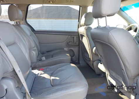 2010 Toyota Sienna Le z USA, uszkodzony, nr VIN 5TDKK4CC5AS304570